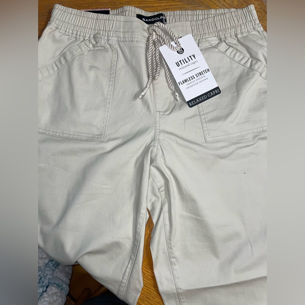 New With Tags Bandolino Utility Pull On Khaki Capris *Make Offers* - Picture 7 of 10